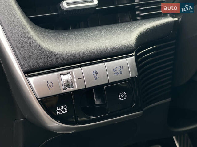 Серый Хендай Ioniq 5, объемом двигателя 0 л и пробегом 130 тыс. км за 28200 $, фото 74 на Automoto.ua