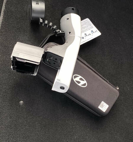 Серый Хендай Ioniq 5, объемом двигателя 0 л и пробегом 130 тыс. км за 28200 $, фото 122 на Automoto.ua