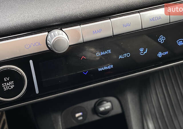 Серый Хендай Ioniq 5, объемом двигателя 0 л и пробегом 130 тыс. км за 28200 $, фото 6 на Automoto.ua