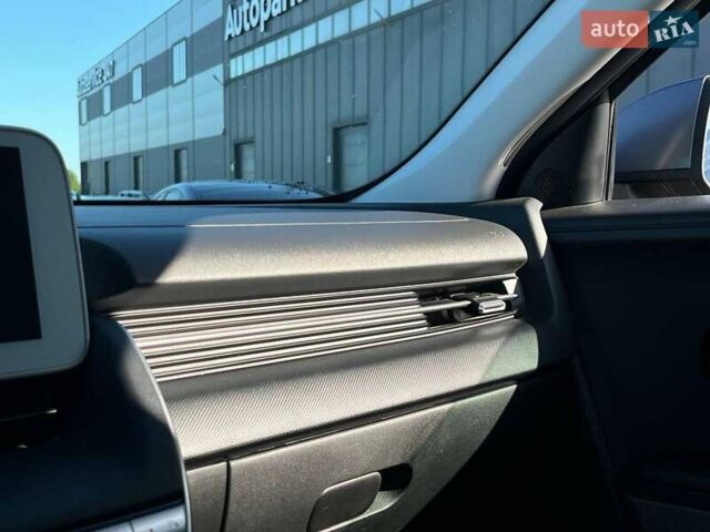 Серый Хендай Ioniq 5, объемом двигателя 0 л и пробегом 34 тыс. км за 26740 $, фото 29 на Automoto.ua