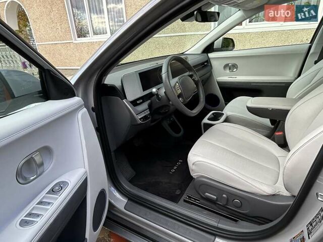 Сірий Хендай Ioniq 5, об'ємом двигуна 0 л та пробігом 30 тис. км за 25900 $, фото 16 на Automoto.ua