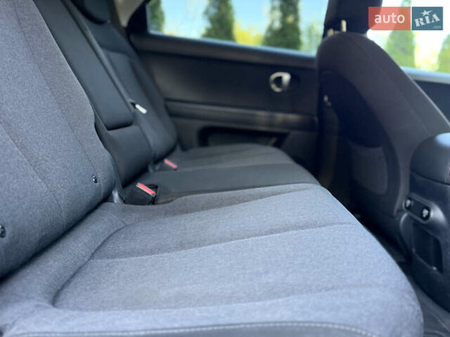 Серый Хендай Ioniq 5, объемом двигателя 0 л и пробегом 151 тыс. км за 21450 $, фото 66 на Automoto.ua