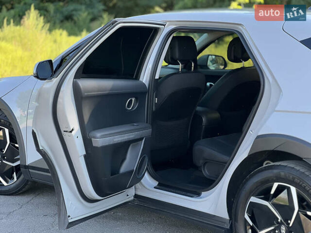 Серый Хендай Ioniq 5, объемом двигателя 0 л и пробегом 70 тыс. км за 27500 $, фото 12 на Automoto.ua