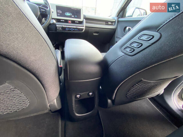 Серый Хендай Ioniq 5, объемом двигателя 0 л и пробегом 115 тыс. км за 26350 $, фото 11 на Automoto.ua