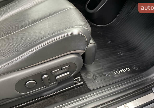 Серый Хендай Ioniq 5, объемом двигателя 0 л и пробегом 130 тыс. км за 28200 $, фото 98 на Automoto.ua