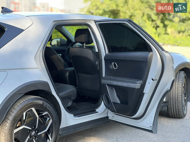 Серый Хендай Ioniq 5, объемом двигателя 0 л и пробегом 70 тыс. км за 27500 $, фото 14 на Automoto.ua