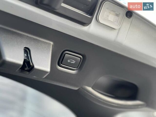 Сірий Хендай Ioniq 5, об'ємом двигуна 0 л та пробігом 11 тис. км за 32500 $, фото 10 на Automoto.ua