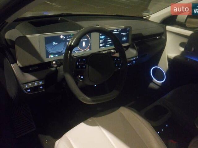 Серый Хендай Ioniq 5, объемом двигателя 0 л и пробегом 58 тыс. км за 34999 $, фото 17 на Automoto.ua