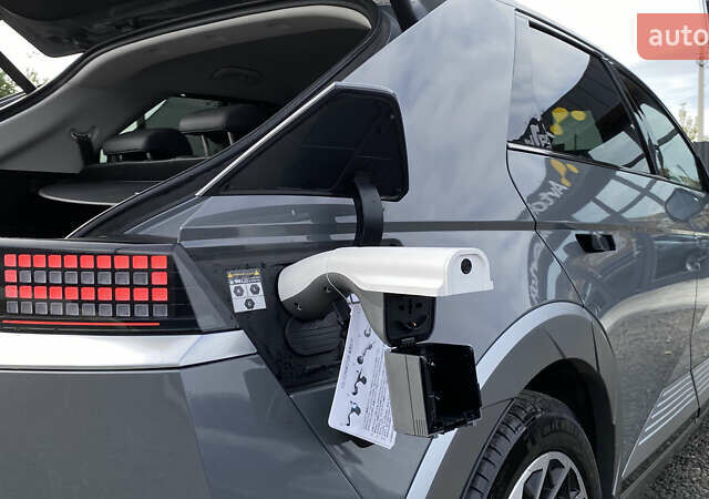 Серый Хендай Ioniq 5, объемом двигателя 0 л и пробегом 130 тыс. км за 28200 $, фото 23 на Automoto.ua