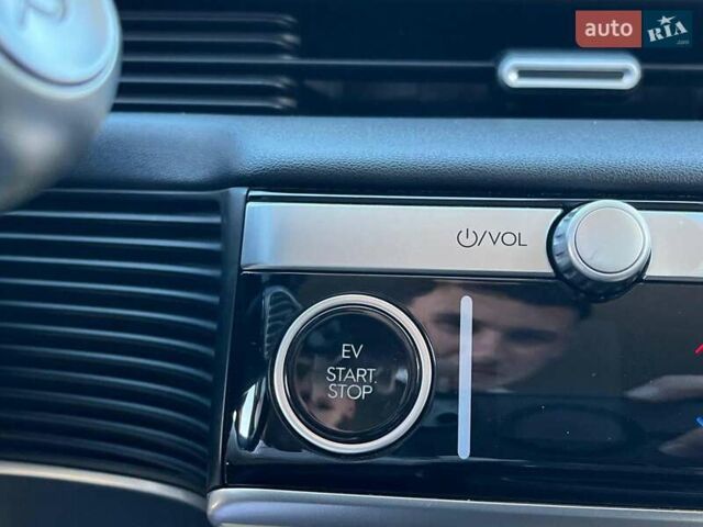 Серый Хендай Ioniq 5, объемом двигателя 0 л и пробегом 34 тыс. км за 26740 $, фото 33 на Automoto.ua