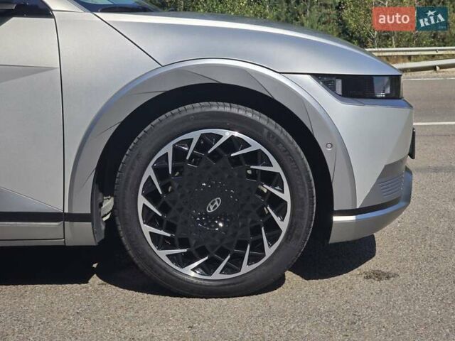 Серый Хендай Ioniq 5, объемом двигателя 0 л и пробегом 54 тыс. км за 34499 $, фото 22 на Automoto.ua