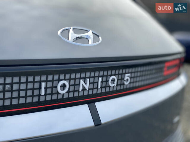 Серый Хендай Ioniq 5, объемом двигателя 0 л и пробегом 130 тыс. км за 28200 $, фото 143 на Automoto.ua