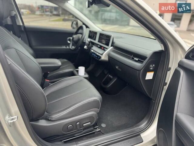 Сірий Хендай Ioniq 5, об'ємом двигуна 0 л та пробігом 11 тис. км за 30999 $, фото 14 на Automoto.ua