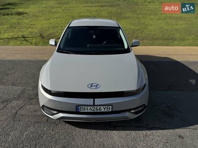 Серый Хендай Ioniq 5, объемом двигателя 0 л и пробегом 57 тыс. км за 25800 $, фото 5 на Automoto.ua