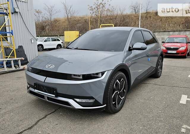 Серый Хендай Ioniq 5, объемом двигателя 0 л и пробегом 30 тыс. км за 32000 $, фото 5 на Automoto.ua