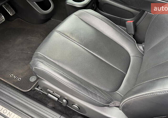 Серый Хендай Ioniq 5, объемом двигателя 0 л и пробегом 47 тыс. км за 29500 $, фото 38 на Automoto.ua