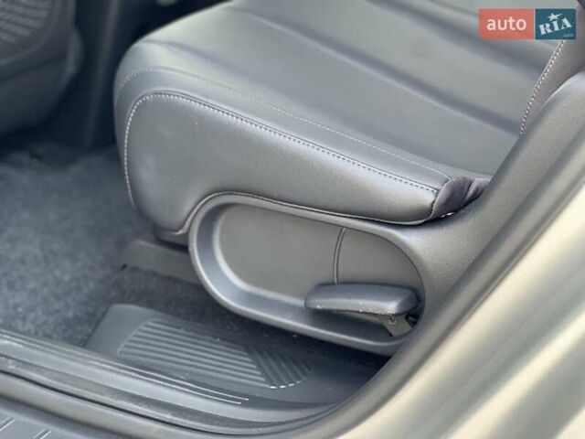 Сірий Хендай Ioniq 5, об'ємом двигуна 0 л та пробігом 11 тис. км за 32500 $, фото 25 на Automoto.ua