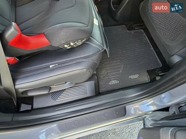 Серый Хендай Ioniq 5, объемом двигателя 0 л и пробегом 49 тыс. км за 37000 $, фото 27 на Automoto.ua