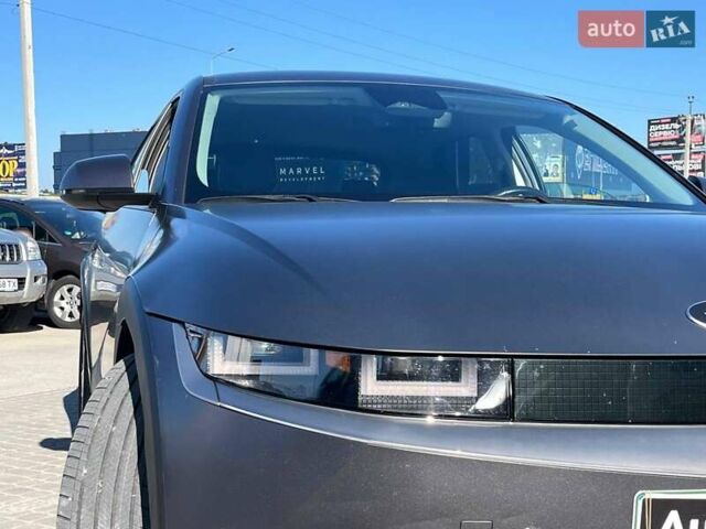 Серый Хендай Ioniq 5, объемом двигателя 0 л и пробегом 34 тыс. км за 26740 $, фото 2 на Automoto.ua