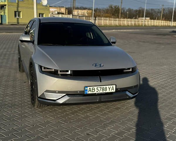 Серый Хендай Ioniq 5, объемом двигателя 0 л и пробегом 14 тыс. км за 33888 $, фото 1 на Automoto.ua