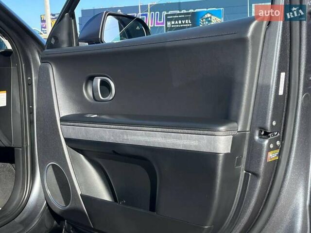 Серый Хендай Ioniq 5, объемом двигателя 0 л и пробегом 34 тыс. км за 26740 $, фото 16 на Automoto.ua