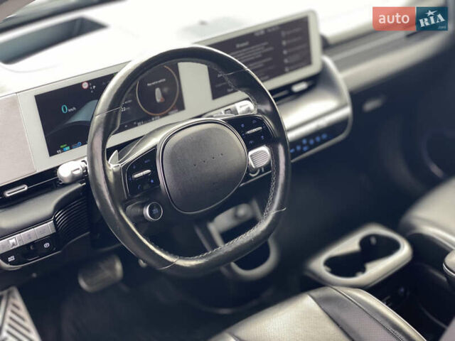 Серый Хендай Ioniq 5, объемом двигателя 0 л и пробегом 130 тыс. км за 28200 $, фото 83 на Automoto.ua