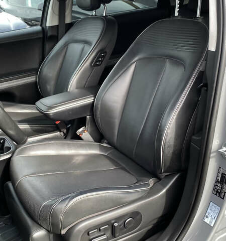 Серый Хендай Ioniq 5, объемом двигателя 0 л и пробегом 130 тыс. км за 28200 $, фото 50 на Automoto.ua