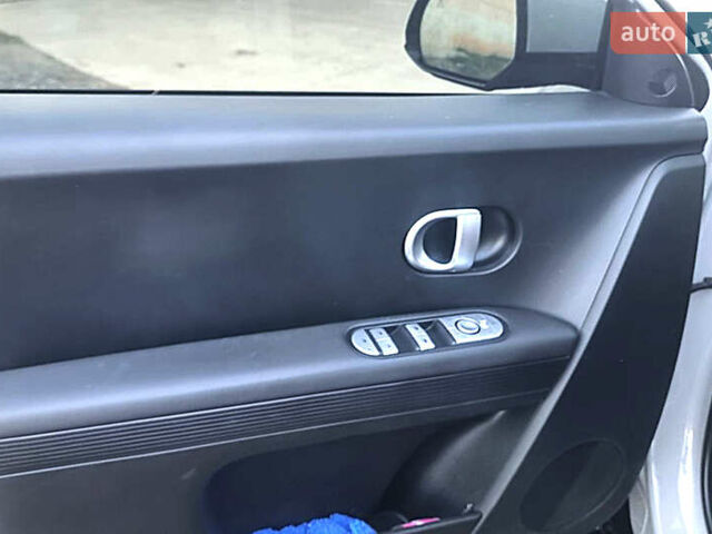 Серый Хендай Ioniq 5, объемом двигателя 0 л и пробегом 56 тыс. км за 27500 $, фото 11 на Automoto.ua