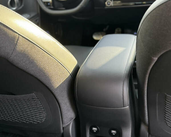 Серый Хендай Ioniq 5, объемом двигателя 0 л и пробегом 25 тыс. км за 30900 $, фото 41 на Automoto.ua