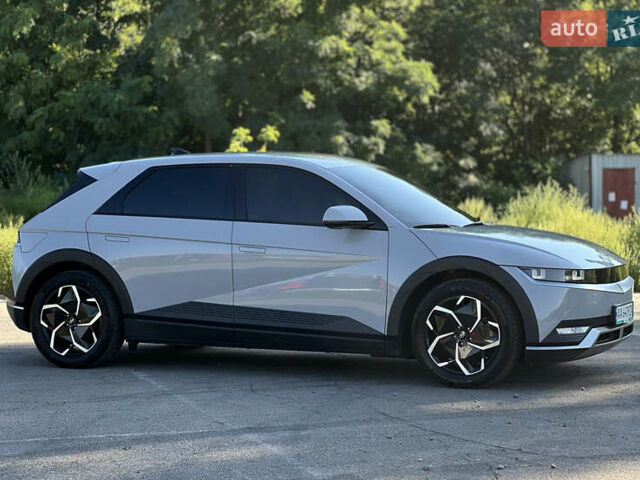 Серый Хендай Ioniq 5, объемом двигателя 0 л и пробегом 70 тыс. км за 27500 $, фото 10 на Automoto.ua