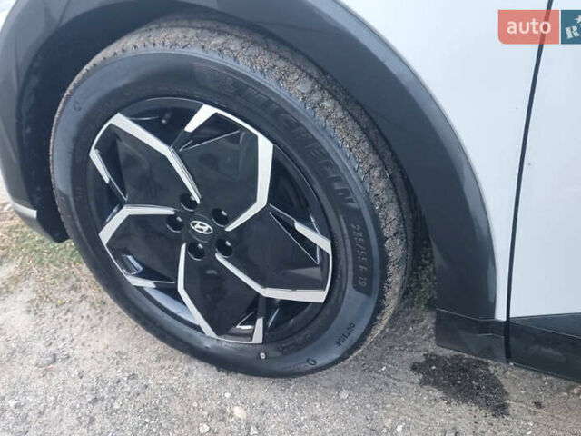 Серый Хендай Ioniq 5, объемом двигателя 0 л и пробегом 56 тыс. км за 27500 $, фото 13 на Automoto.ua