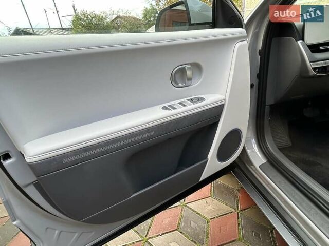 Сірий Хендай Ioniq 5, об'ємом двигуна 0 л та пробігом 30 тис. км за 25900 $, фото 19 на Automoto.ua