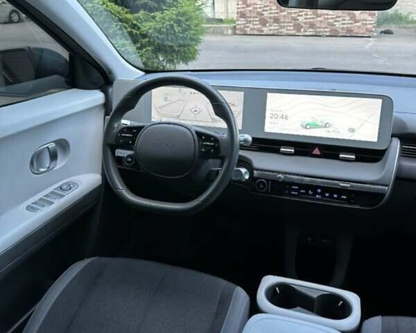 Сірий Хендай Ioniq 5, об'ємом двигуна 0 л та пробігом 68 тис. км за 24300 $, фото 4 на Automoto.ua