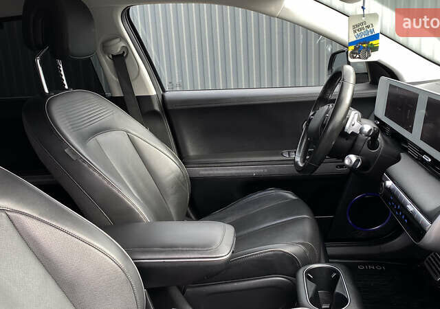 Серый Хендай Ioniq 5, объемом двигателя 0 л и пробегом 130 тыс. км за 28200 $, фото 88 на Automoto.ua
