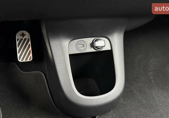 Серый Хендай Ioniq 5, объемом двигателя 0 л и пробегом 47 тыс. км за 29500 $, фото 54 на Automoto.ua