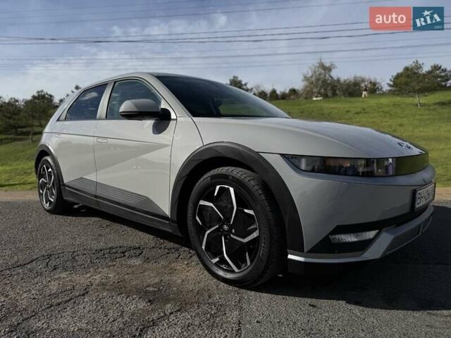 Серый Хендай Ioniq 5, объемом двигателя 0 л и пробегом 57 тыс. км за 25800 $, фото 2 на Automoto.ua