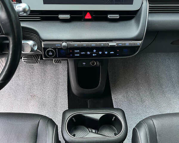 Серый Хендай Ioniq 5, объемом двигателя 0 л и пробегом 108 тыс. км за 26800 $, фото 38 на Automoto.ua
