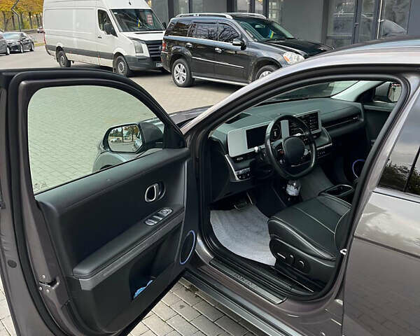 Серый Хендай Ioniq 5, объемом двигателя 0 л и пробегом 108 тыс. км за 26800 $, фото 31 на Automoto.ua