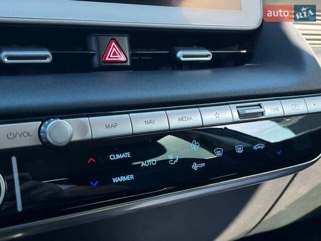 Серый Хендай Ioniq 5, объемом двигателя 0 л и пробегом 34 тыс. км за 26740 $, фото 34 на Automoto.ua