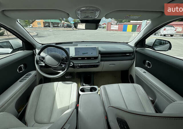 Серый Хендай Ioniq 5, объемом двигателя 0 л и пробегом 57 тыс. км за 31999 $, фото 6 на Automoto.ua