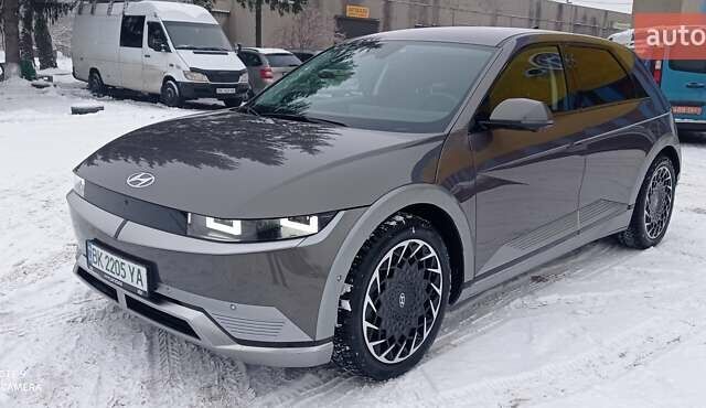 Серый Хендай Ioniq 5, объемом двигателя 0 л и пробегом 60 тыс. км за 30900 $, фото 2 на Automoto.ua