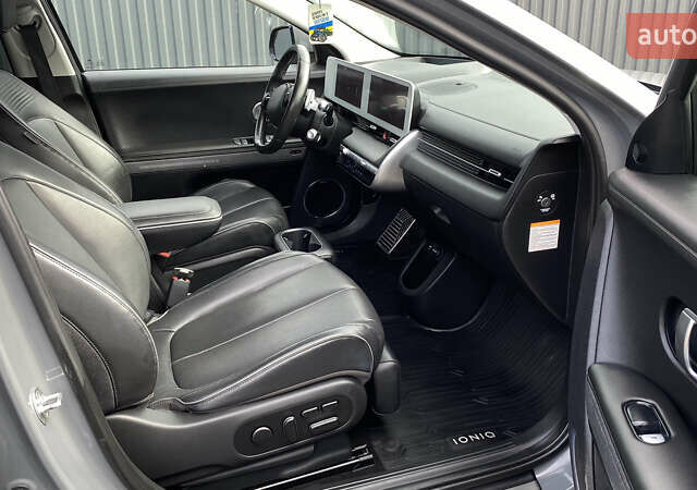 Серый Хендай Ioniq 5, объемом двигателя 0 л и пробегом 130 тыс. км за 28200 $, фото 97 на Automoto.ua