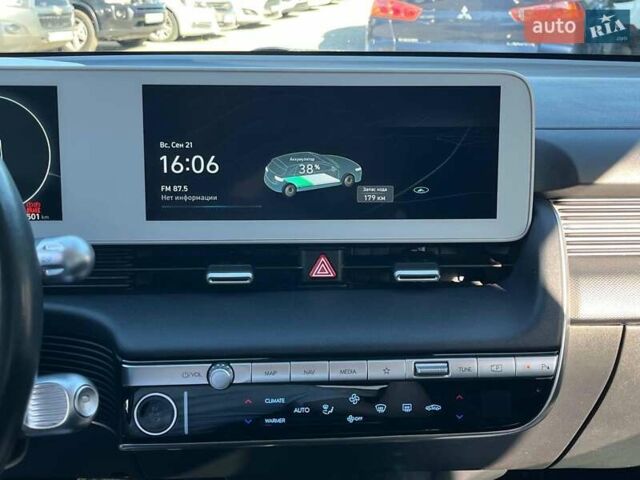Серый Хендай Ioniq 5, объемом двигателя 0 л и пробегом 34 тыс. км за 26740 $, фото 35 на Automoto.ua