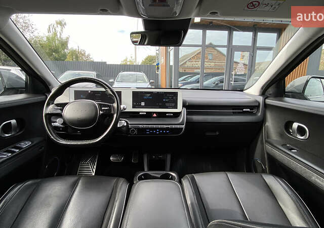 Серый Хендай Ioniq 5, объемом двигателя 0 л и пробегом 130 тыс. км за 28200 $, фото 3 на Automoto.ua