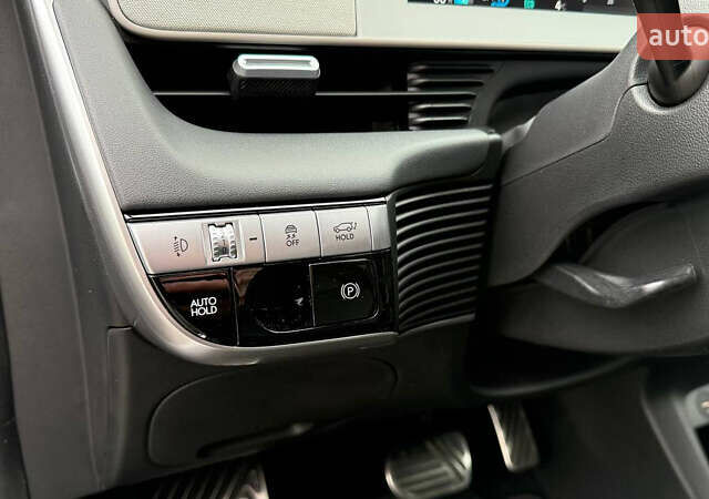 Серый Хендай Ioniq 5, объемом двигателя 0 л и пробегом 47 тыс. км за 29500 $, фото 42 на Automoto.ua