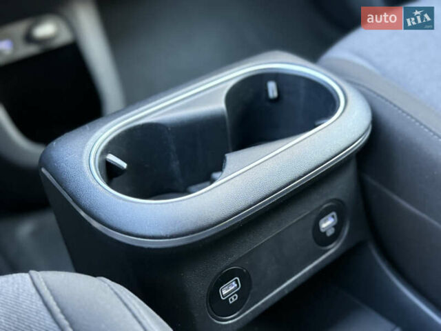 Серый Хендай Ioniq 5, объемом двигателя 0 л и пробегом 151 тыс. км за 21450 $, фото 56 на Automoto.ua