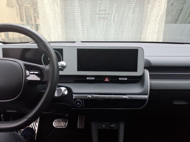 Серый Хендай Ioniq 5, объемом двигателя 0 л и пробегом 14 тыс. км за 31400 $, фото 4 на Automoto.ua