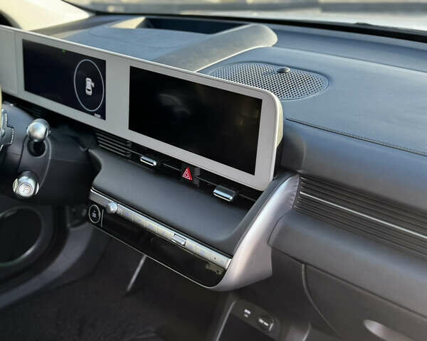 Серый Хендай Ioniq 5, объемом двигателя 0 л и пробегом 25 тыс. км за 30900 $, фото 33 на Automoto.ua