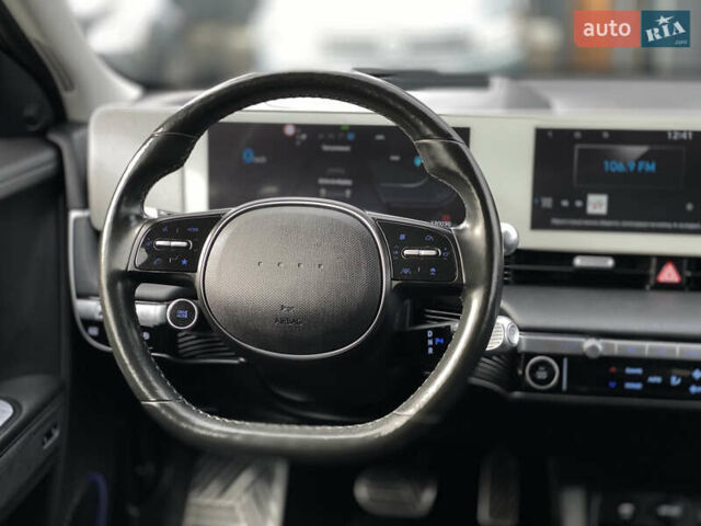 Серый Хендай Ioniq 5, объемом двигателя 0 л и пробегом 130 тыс. км за 28200 $, фото 48 на Automoto.ua