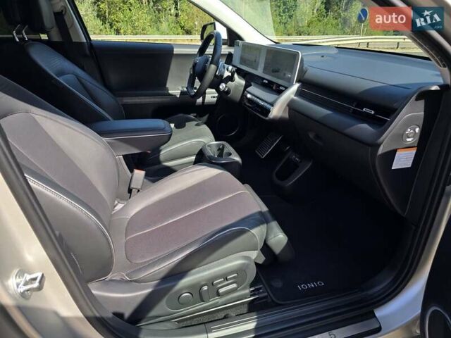 Серый Хендай Ioniq 5, объемом двигателя 0 л и пробегом 54 тыс. км за 34499 $, фото 89 на Automoto.ua